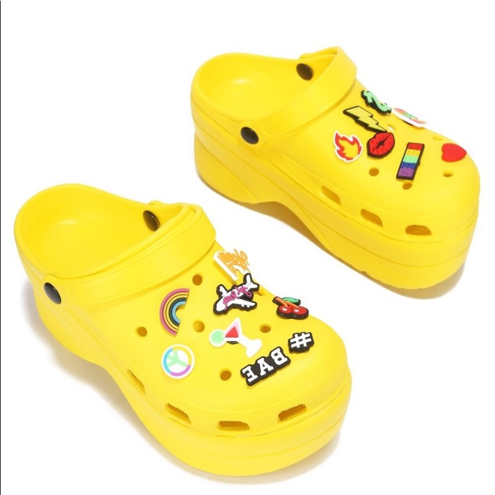 Lush Yellow Wedge Slide ons! 🟡 🐊